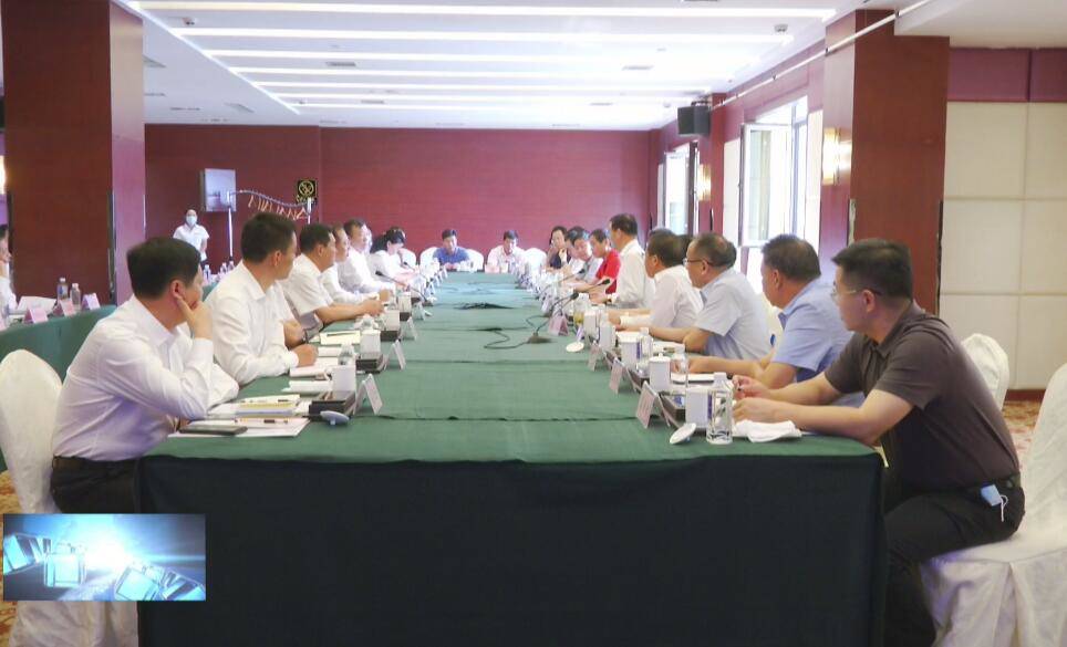 江苏国信协联能源有限公司及宜兴企业家代表团一行来镇赉县调研并召开交流合作座谈会