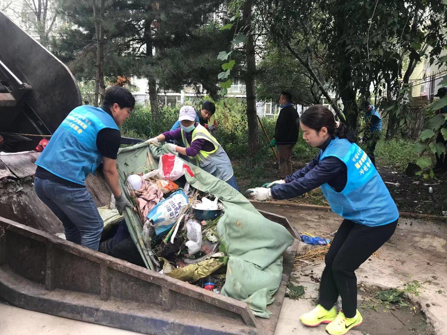 长海社区:垃圾清理暖民心 改善社区新环境