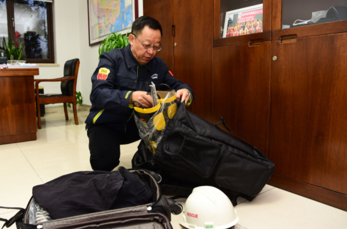 黑暗中的一束光——记国家安全生产应急救援中心副主任兼总工程师肖文儒