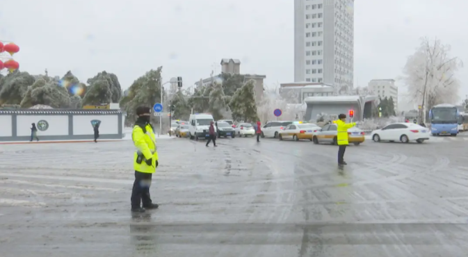 应对雨雪天气：多措并举 保障群众安全出行