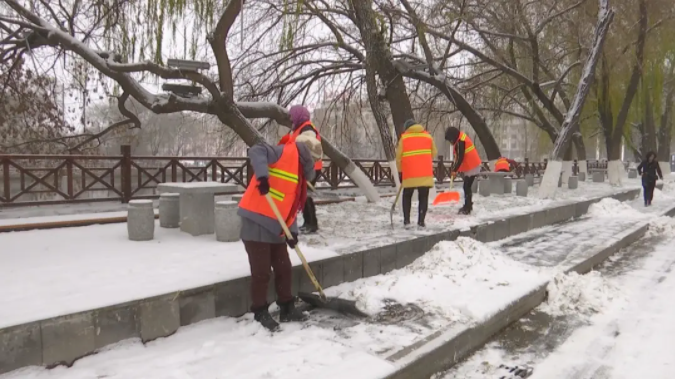 应对雨雪冰冻天气：降雪持续 燃情奋斗进行时