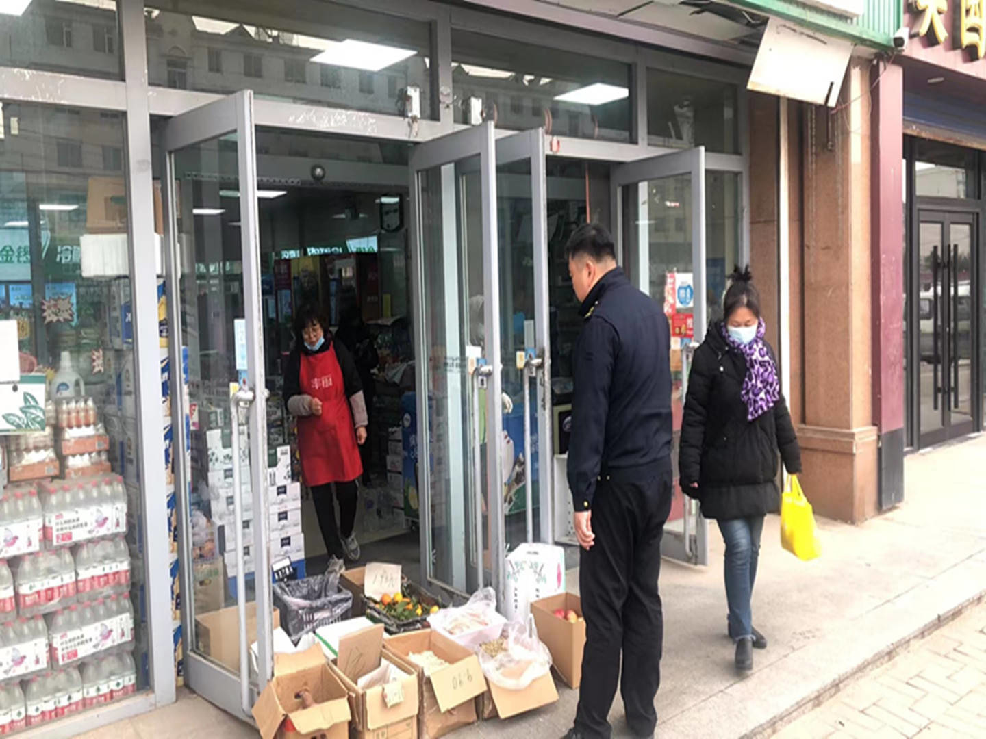 延吉市城管局整治店外经营 提升市容环境