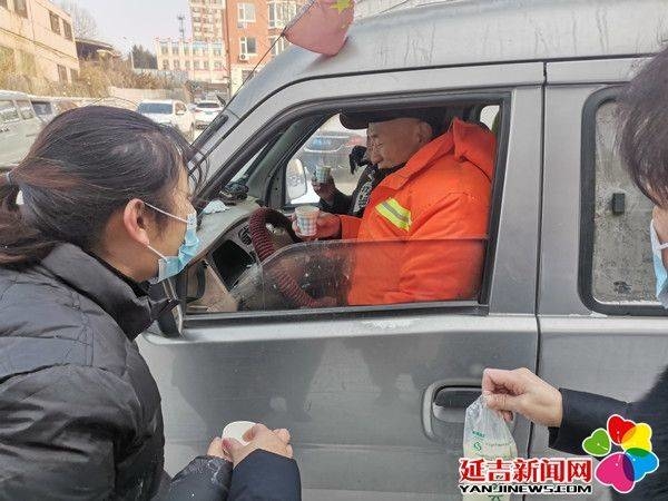 【延吉新时代文明实践】北山街道丹光社区新时代文明实践站送上热豆浆 致敬最美劳动者