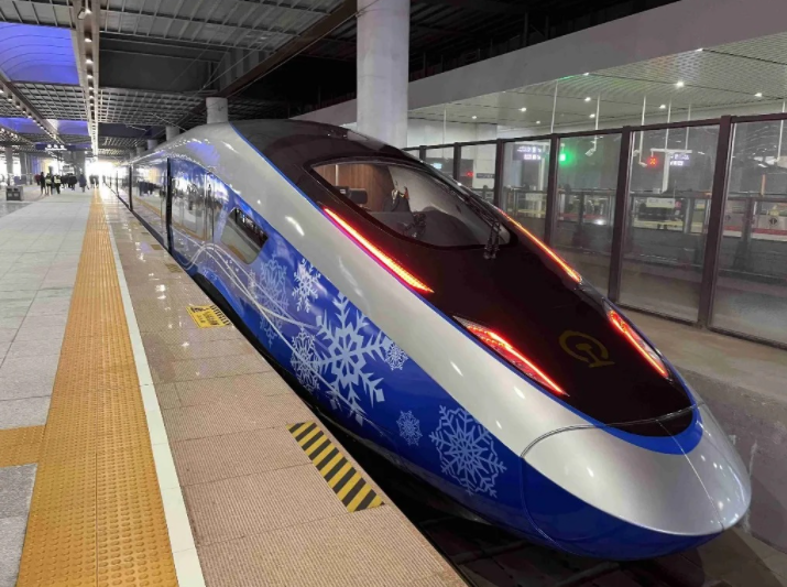 冬奥列车来了！一起探秘……