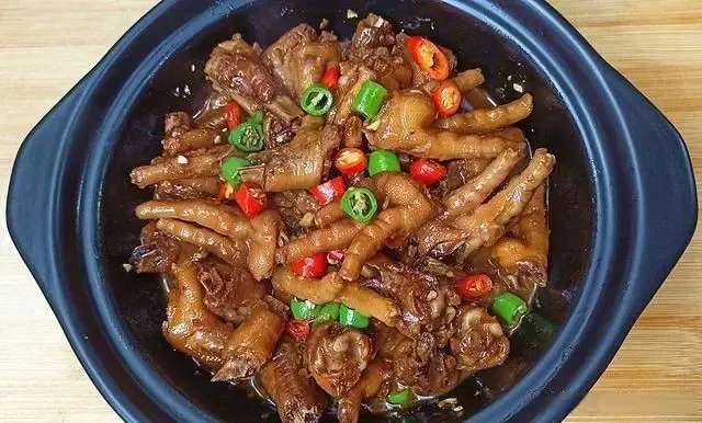 小厨娘丨教你一道特别开胃的下饭菜，香辣鸡爪，连骨头都入味，特别过瘾