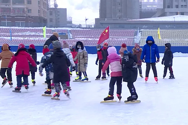 冰雪运动热门，这里的滑冰场免费开放哦！