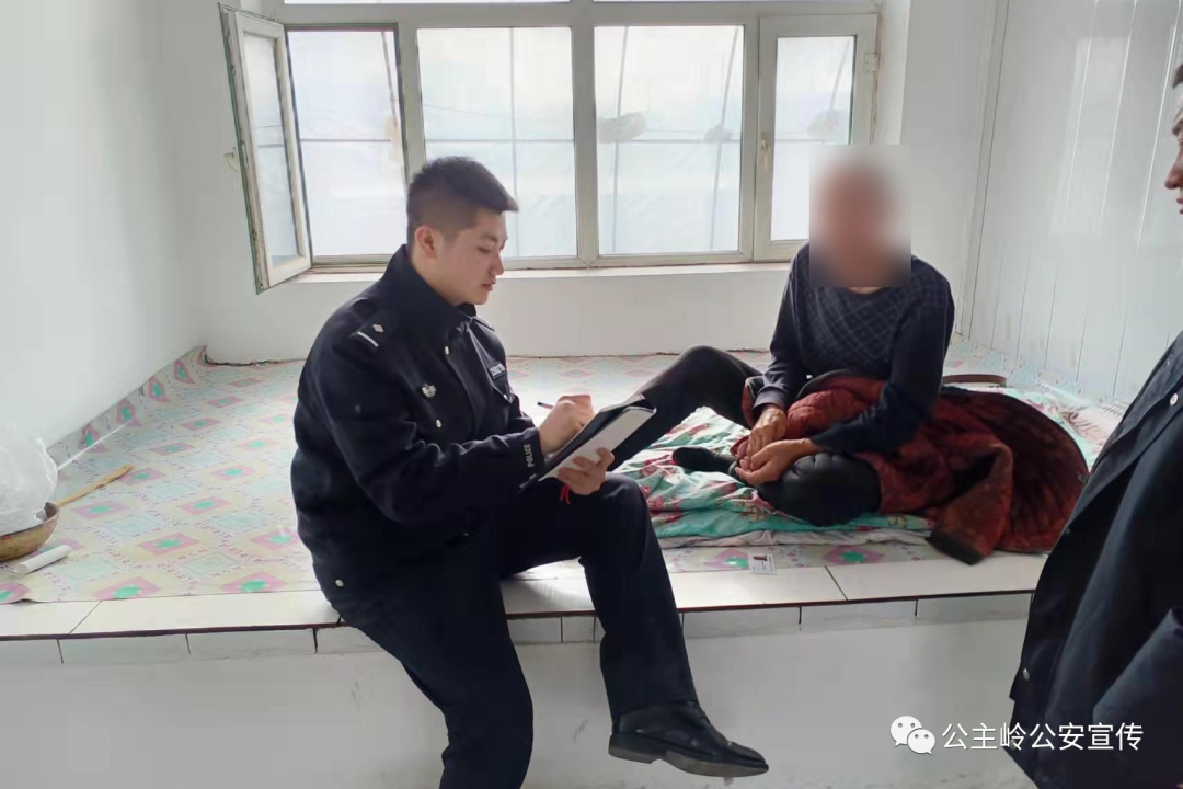 喜迎二十大 忠诚保平安丨双城堡派出所：民警上门办证 便民服务暖心