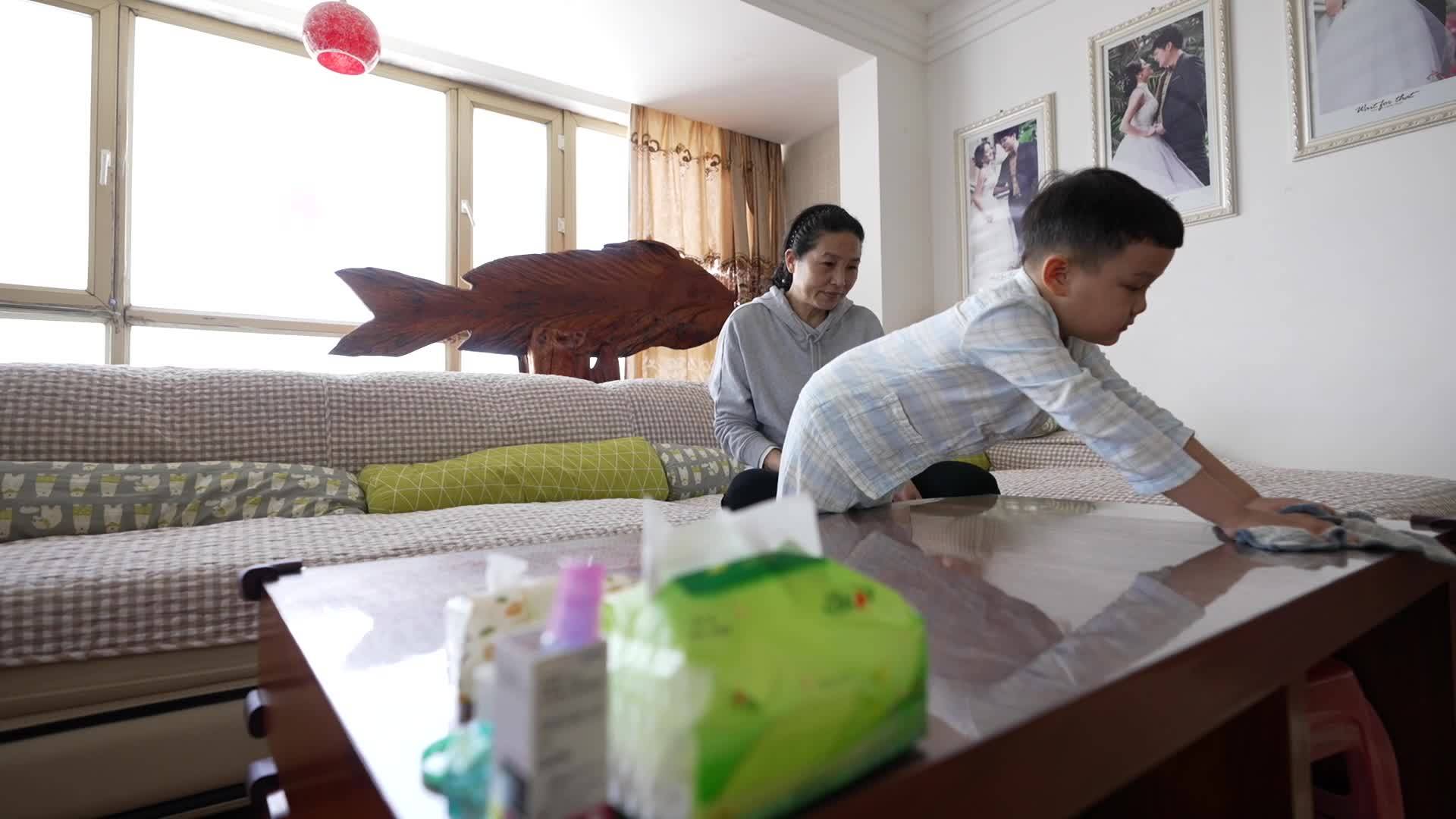 向所有工作在隔离一线的党员干部致敬