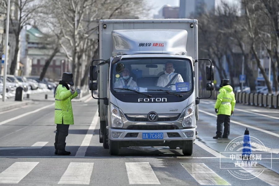 特别记录丨长春市三天全员核酸第一日：空空的街路、关闭的超市、繁忙的核酸检测点