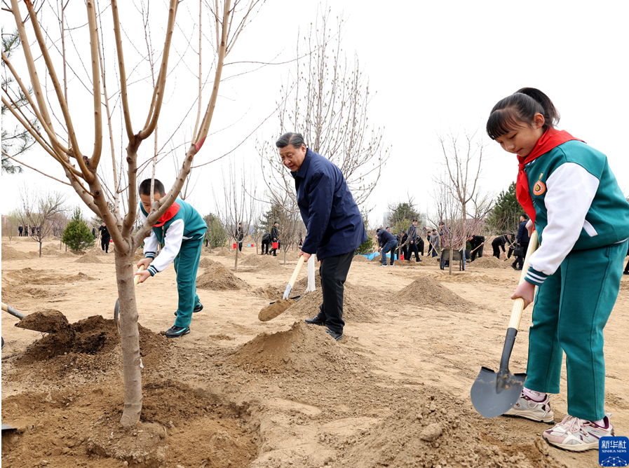 习近平在参加首都义务植树活动时强调 全社会都做生态文明建设的实践者推动者 让祖国天更蓝山更绿水更清生态环境更美好