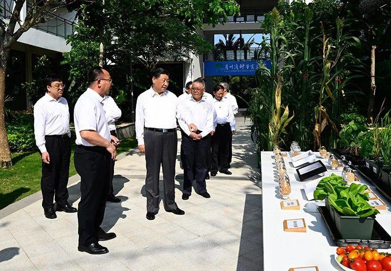 习近平在海南考察：解放思想开拓创新团结奋斗攻坚克难 加快建设具有世界影响力的中国特色自由贸易港