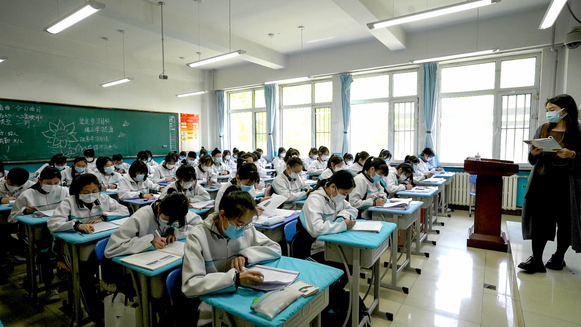 东丰县初高中学全面复学第一天,有爱、有序、有期待……