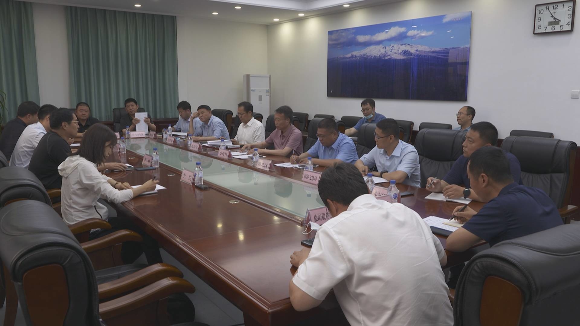 省委政研室到我区调研并召开生态旅游专题座谈会