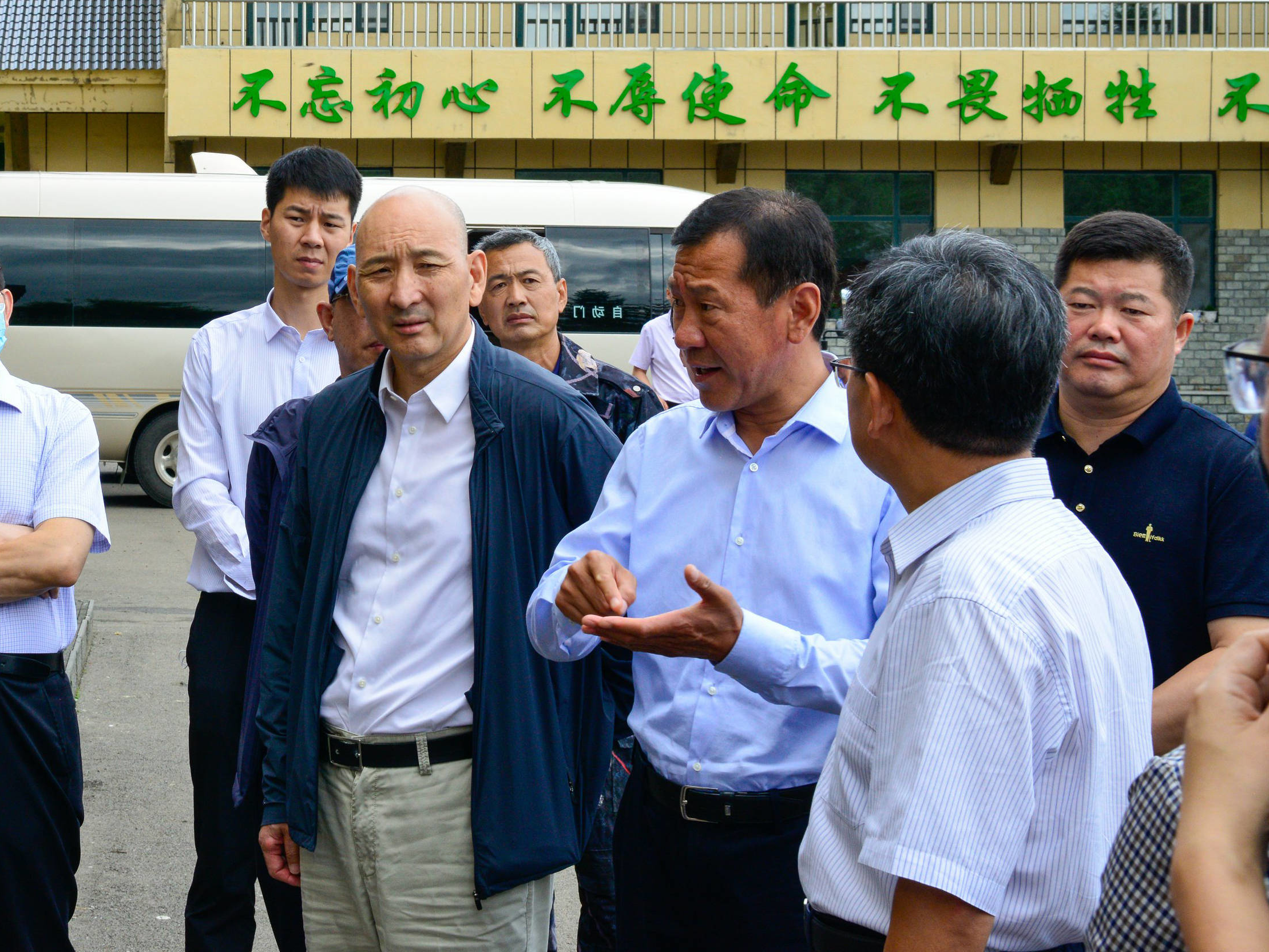 国家林业和草原局党组成员、副局长李树铭一行来到我区 对长白山保护区生态保护相关工作开展调研