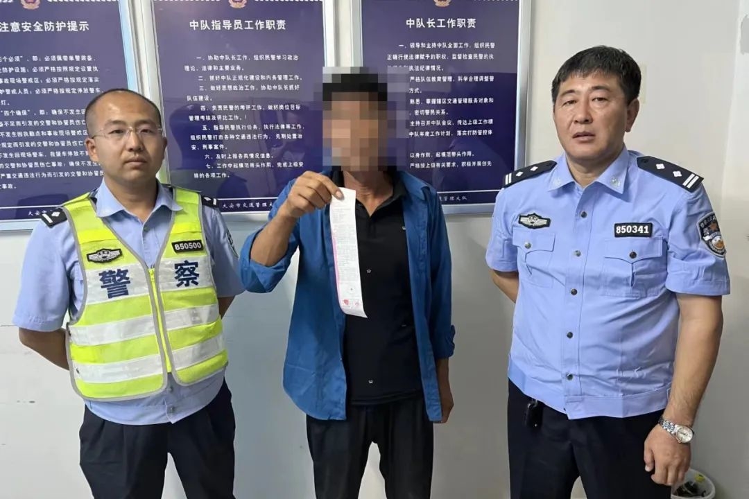 【百日行动】男子酒驾、无证、车辆未检验还未交强险，大安公安交巡警：重罚！