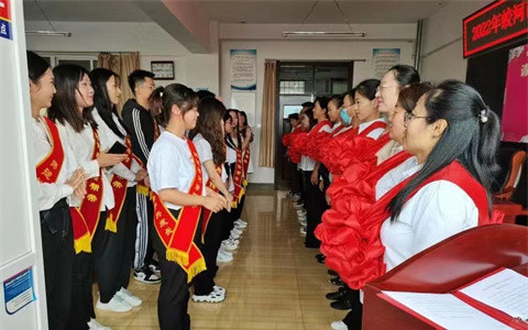 蛟河市实验中学开展“师徒结对”活动
