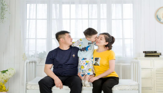 2022年文明家庭——最美家庭事迹——辛洁垠、李安宁家庭