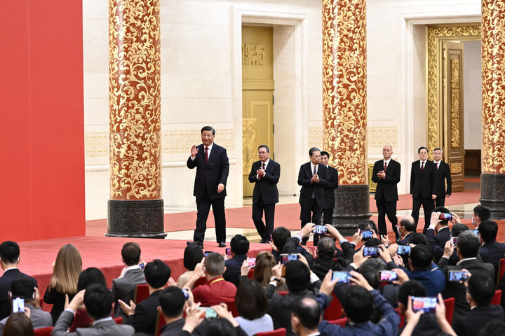 习近平：始终坚持一切为了人民一切依靠人民 以中国式现代化全面推进中华民族伟大复兴