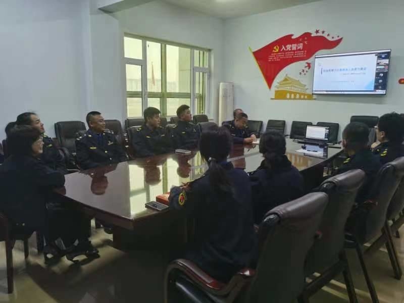 延吉市城管局加强政策法规学习 提升行政执法人员能力