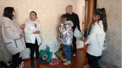 州人大代表史晓蕊走进林峰社区开展困难儿童帮扶活动
