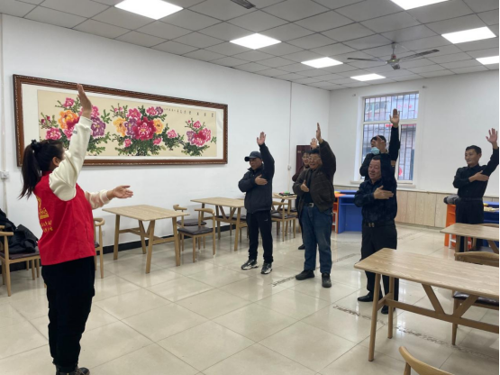 民主街中心社区开展老年人健身活动