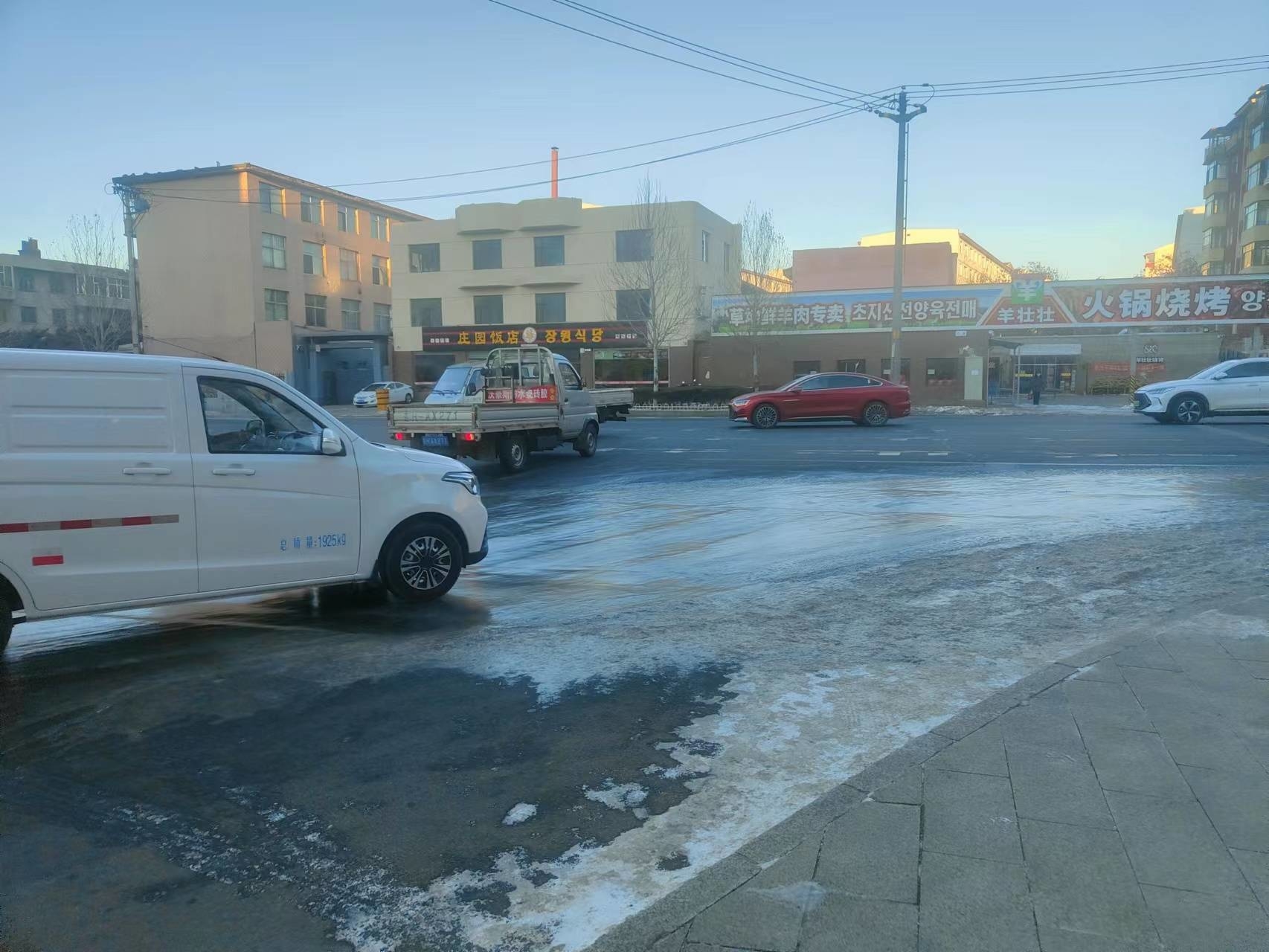 路面结冰有隐患 延吉城管保畅通