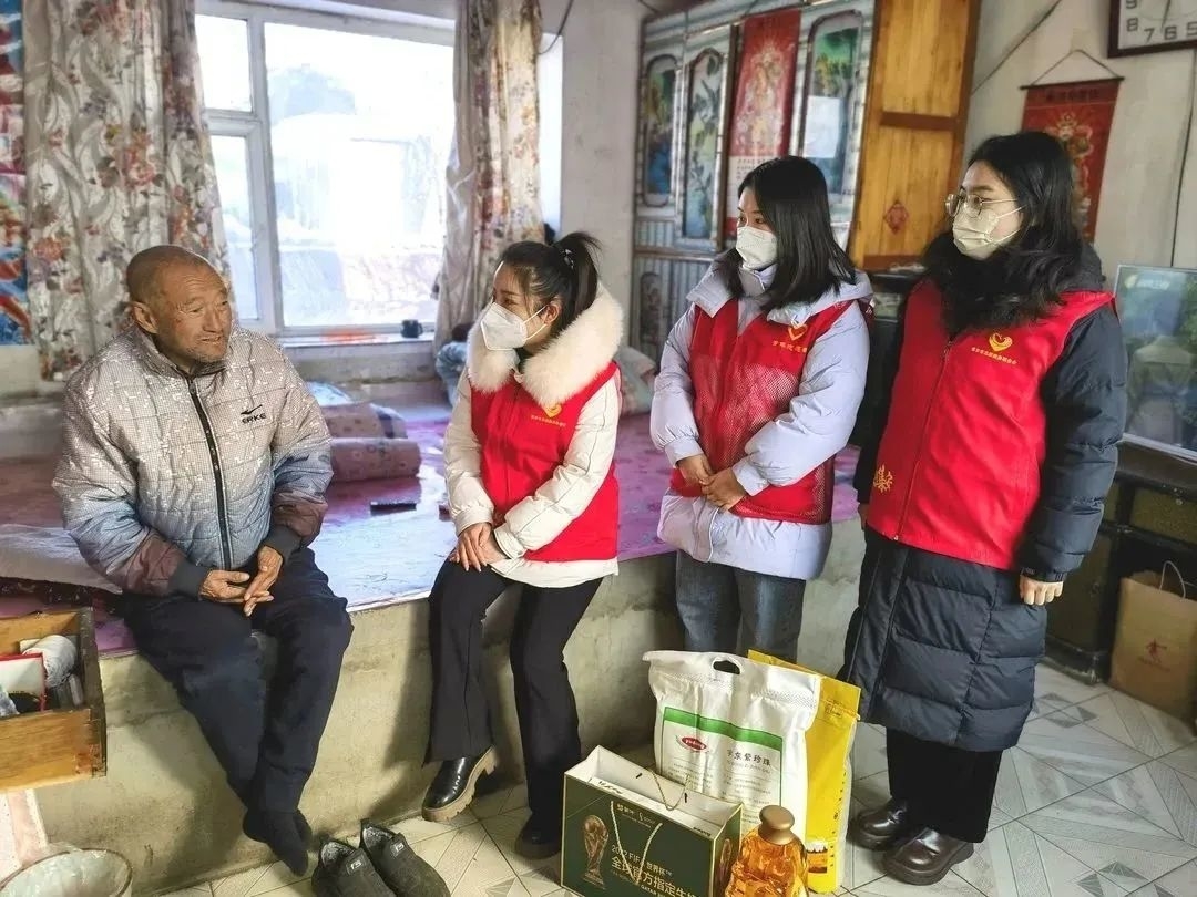 团市委联合太王镇开展“双节送温暖 真情暖人心”志愿服务关爱行动