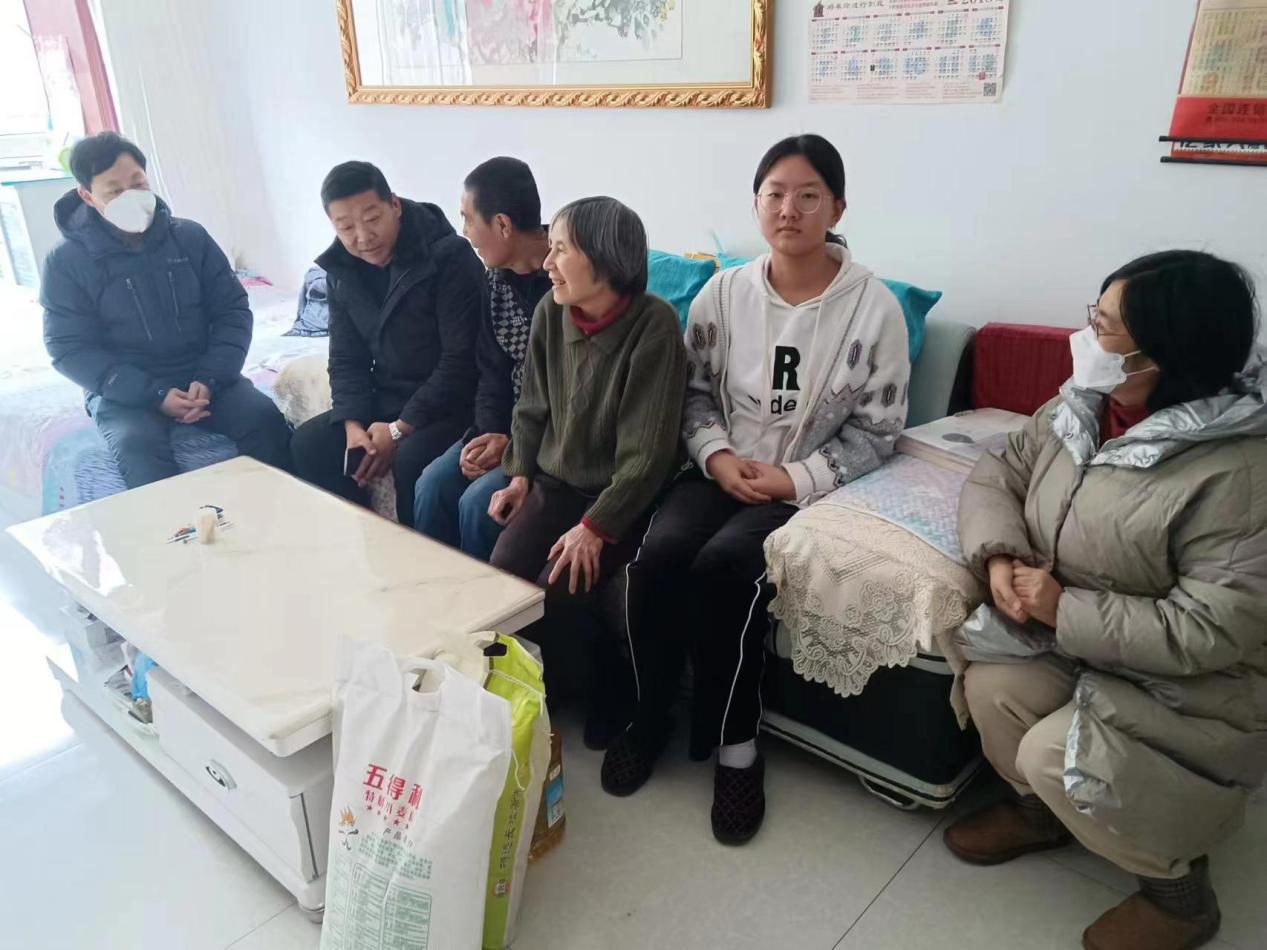 大安五中开展关爱暖冬行新春走访慰问贫困学生活动
