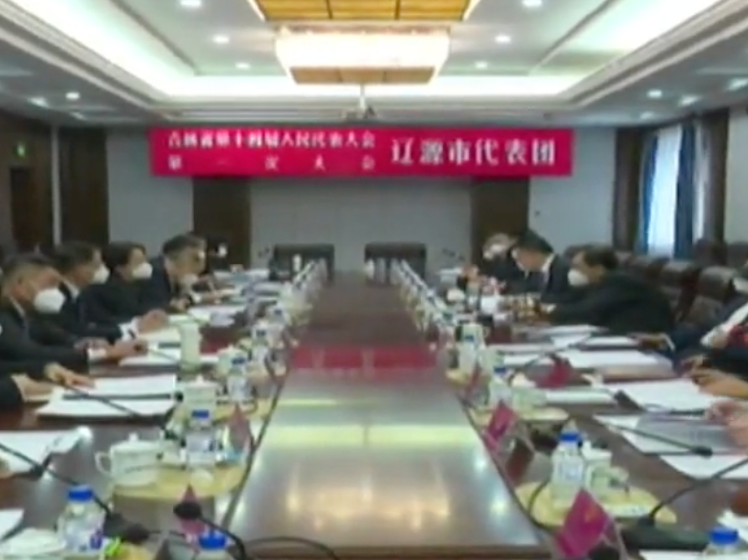 出席吉林省十四届人大一次会议的辽源代表团继续审议政府工作报告及其他报告