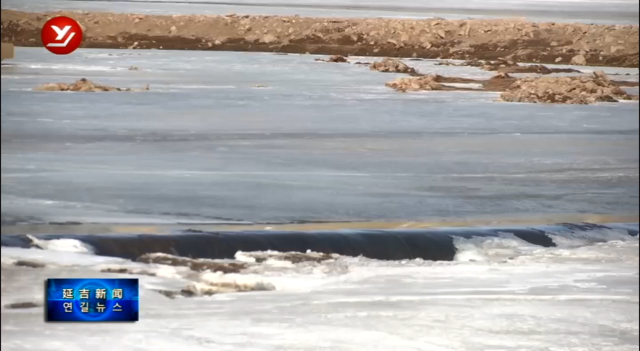 布尔哈通河冰面进入解冻期 市民切勿上冰