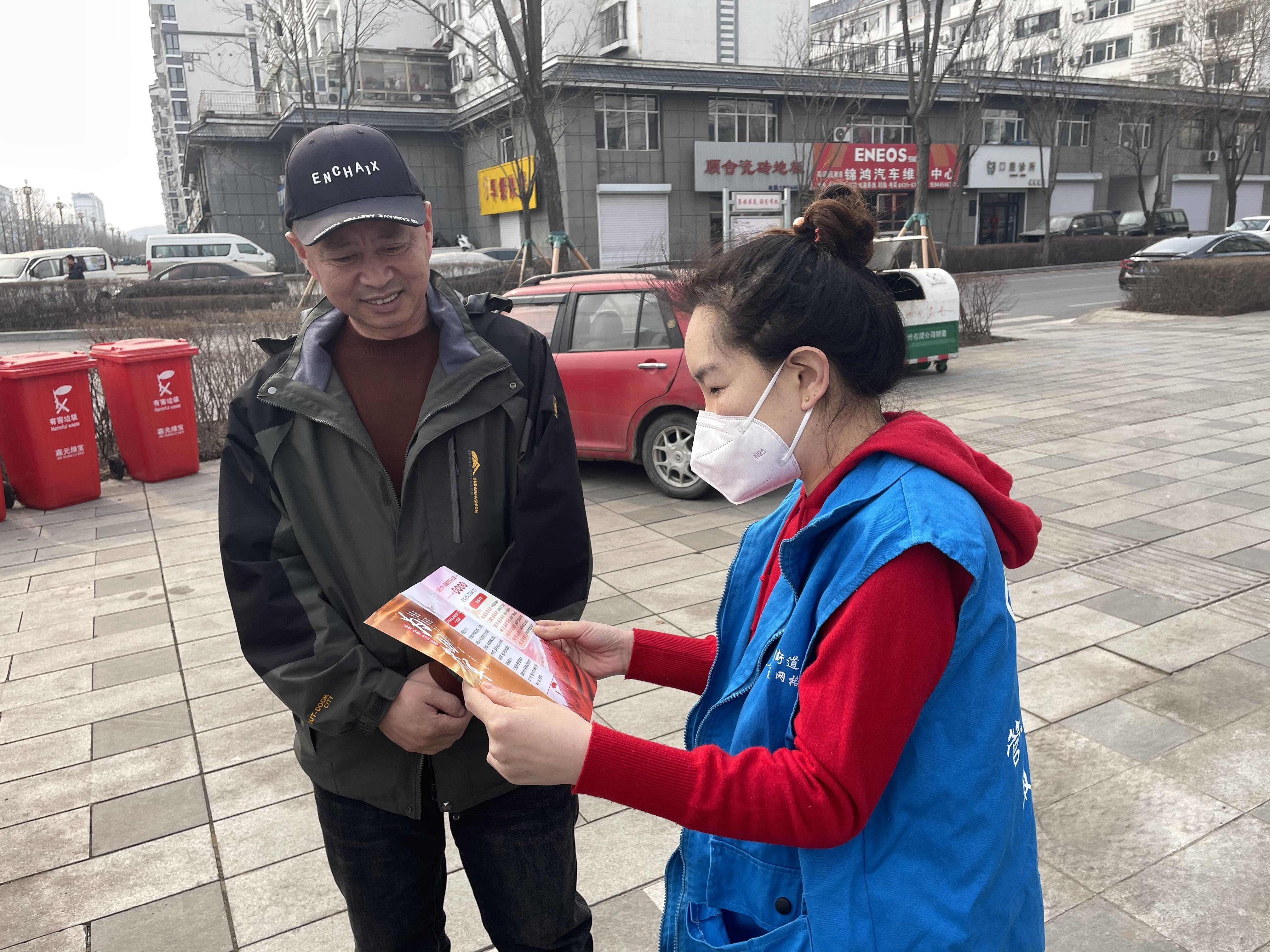 集安市黎明街道开展“参军报国 无上光荣”征兵宣传活动