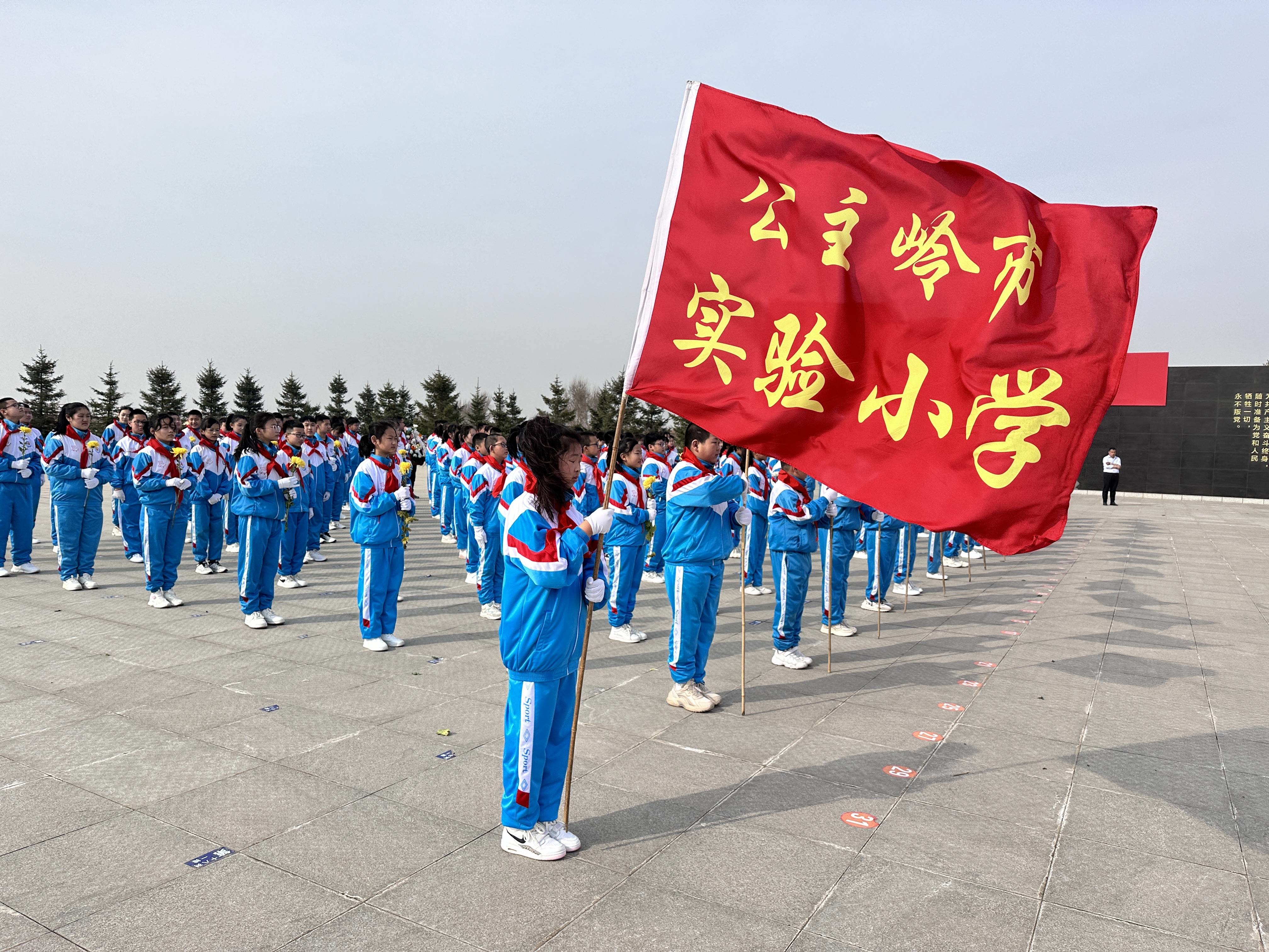 缅怀革命先烈  弘扬红色精神 