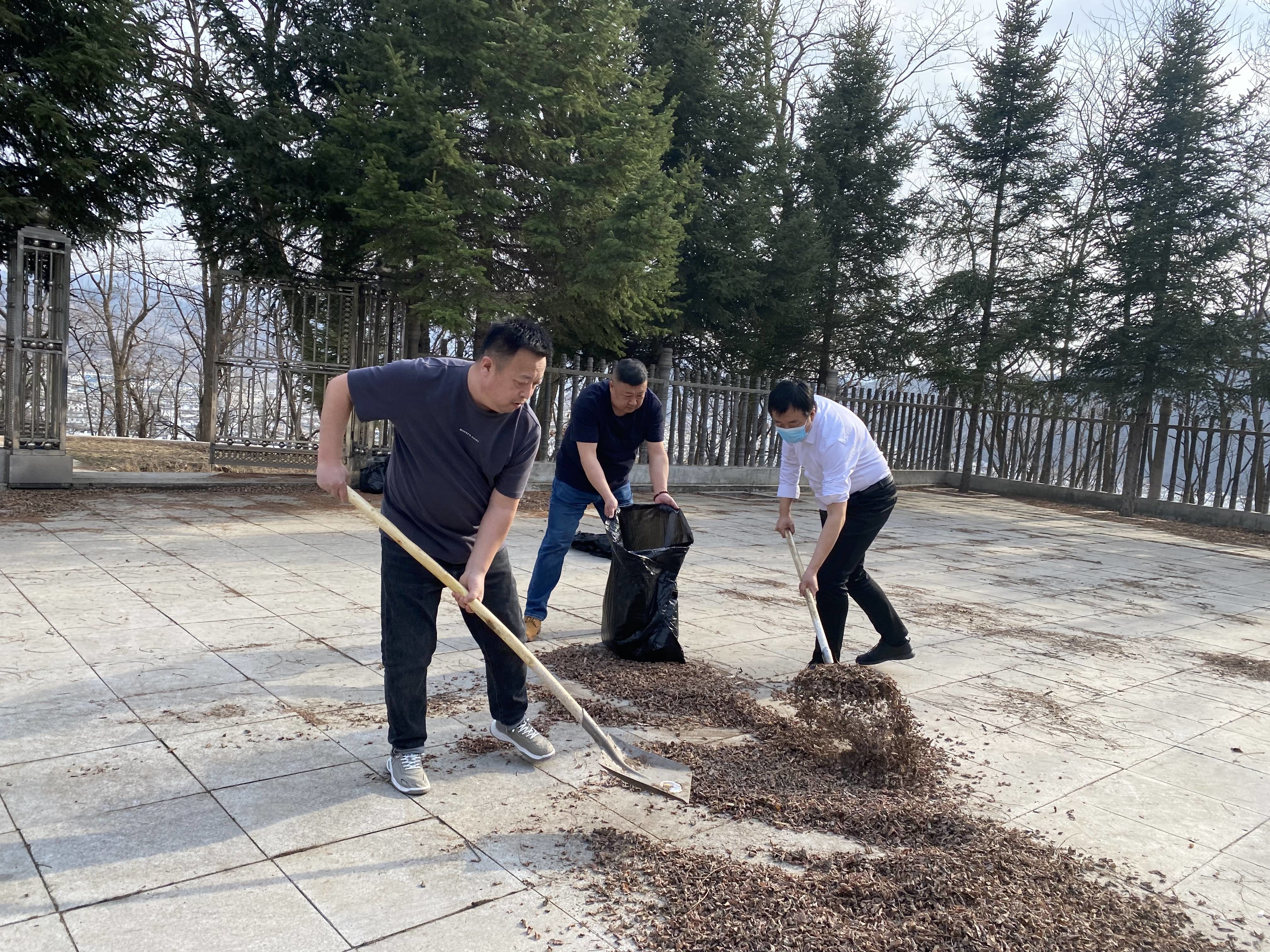【网络中国节·清明】中国人寿集安支公司开展“铭记历史  缅怀先烈”清明祭扫活动