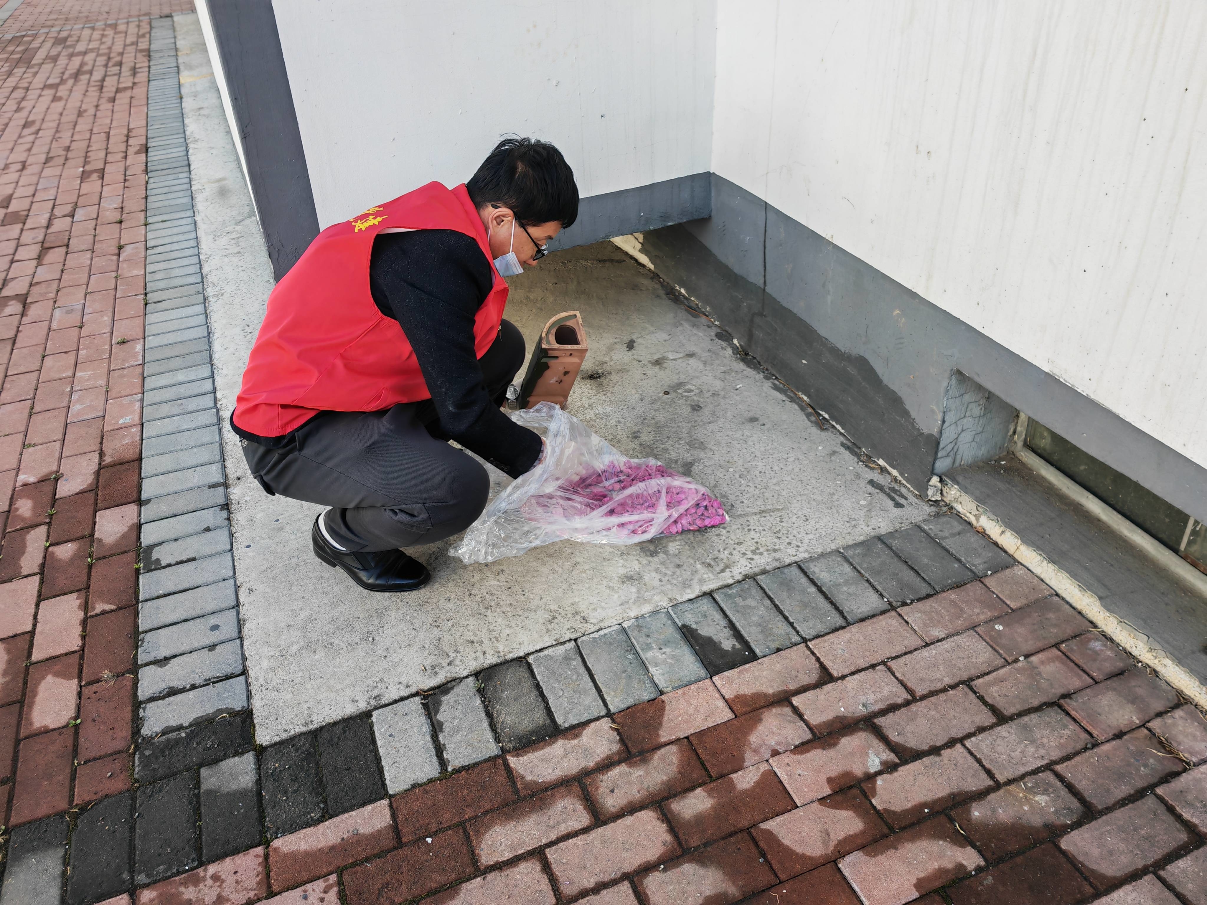 集安市城东街道云峰社区开展爱国卫生月志愿服务活动