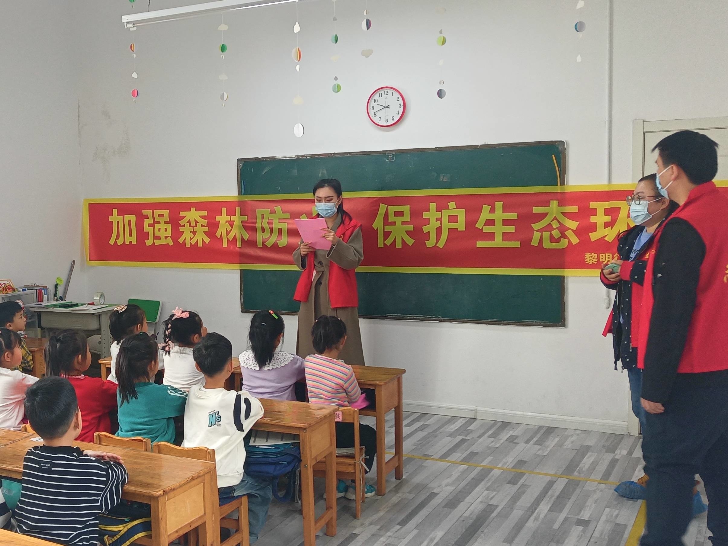 森林防火丨集安市黎明街道东顺社区开展“加强森林防火 保护生态环境”宣传活动