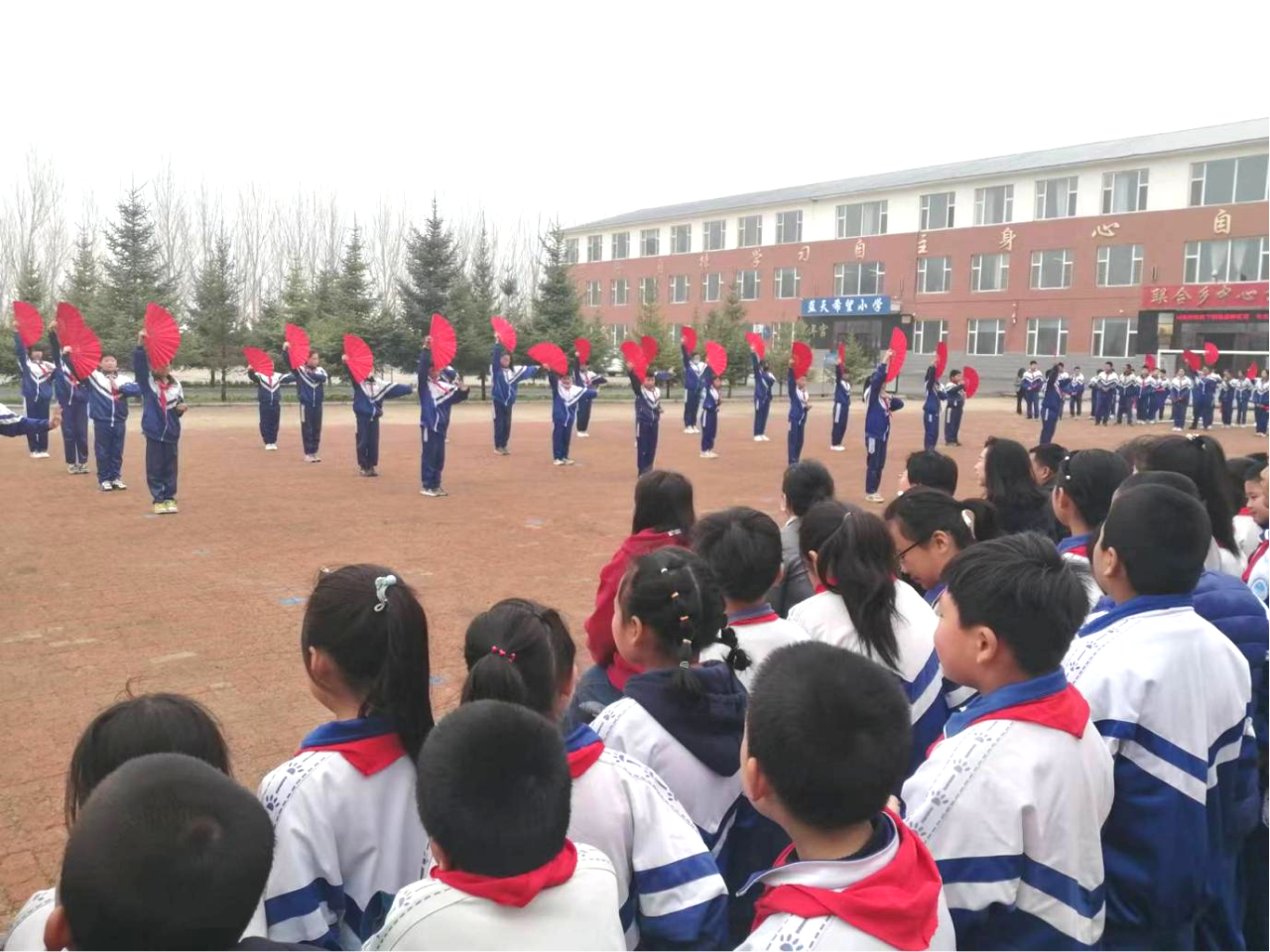 大安市联合乡中心校举行功夫扇比赛活动