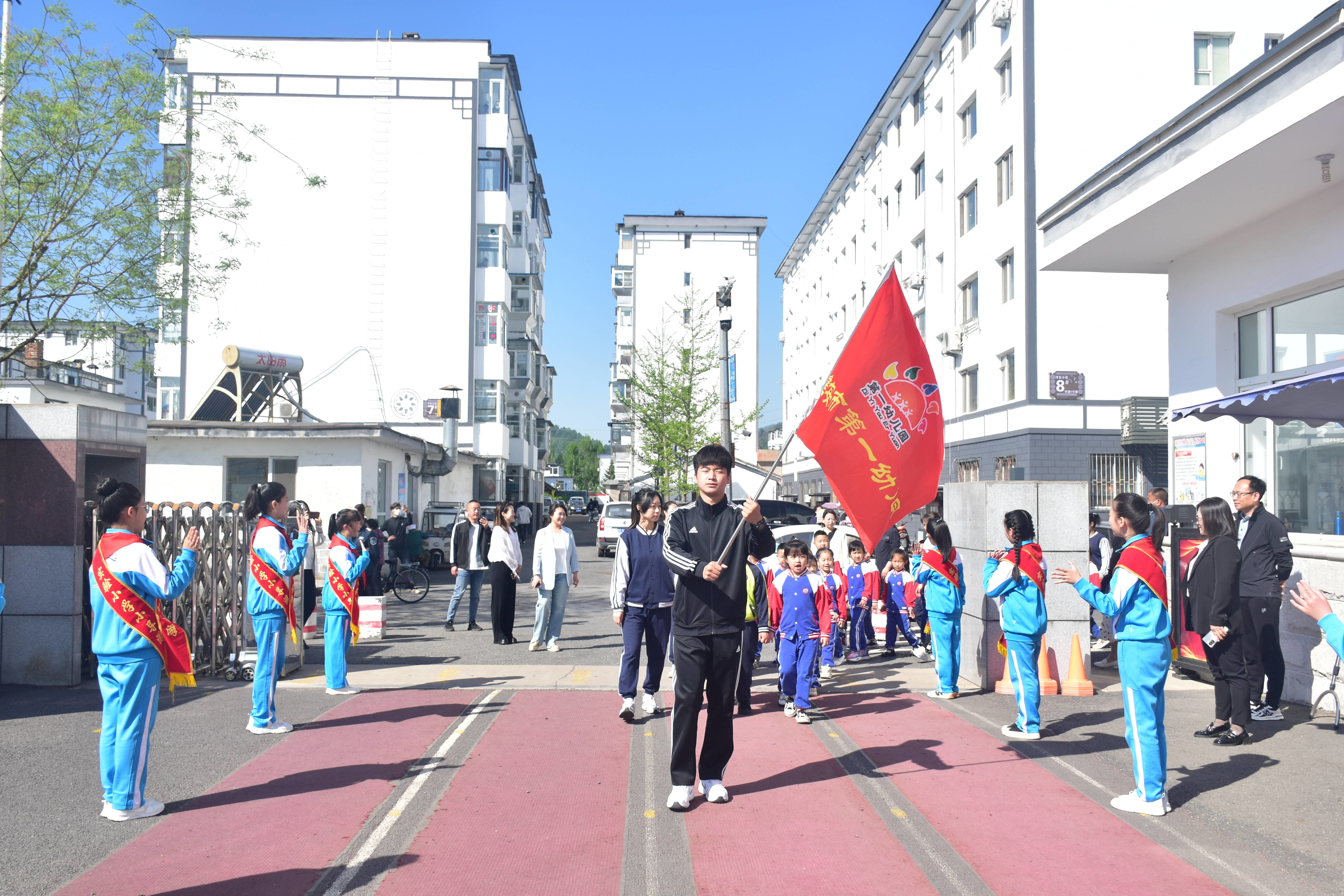 集安市第一幼儿园与集安市实验小学开展幼小衔接社会实践活动