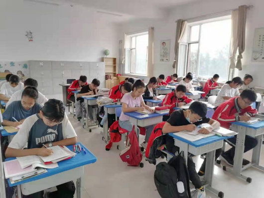 大安市红岗子乡中学校开展诚信教育