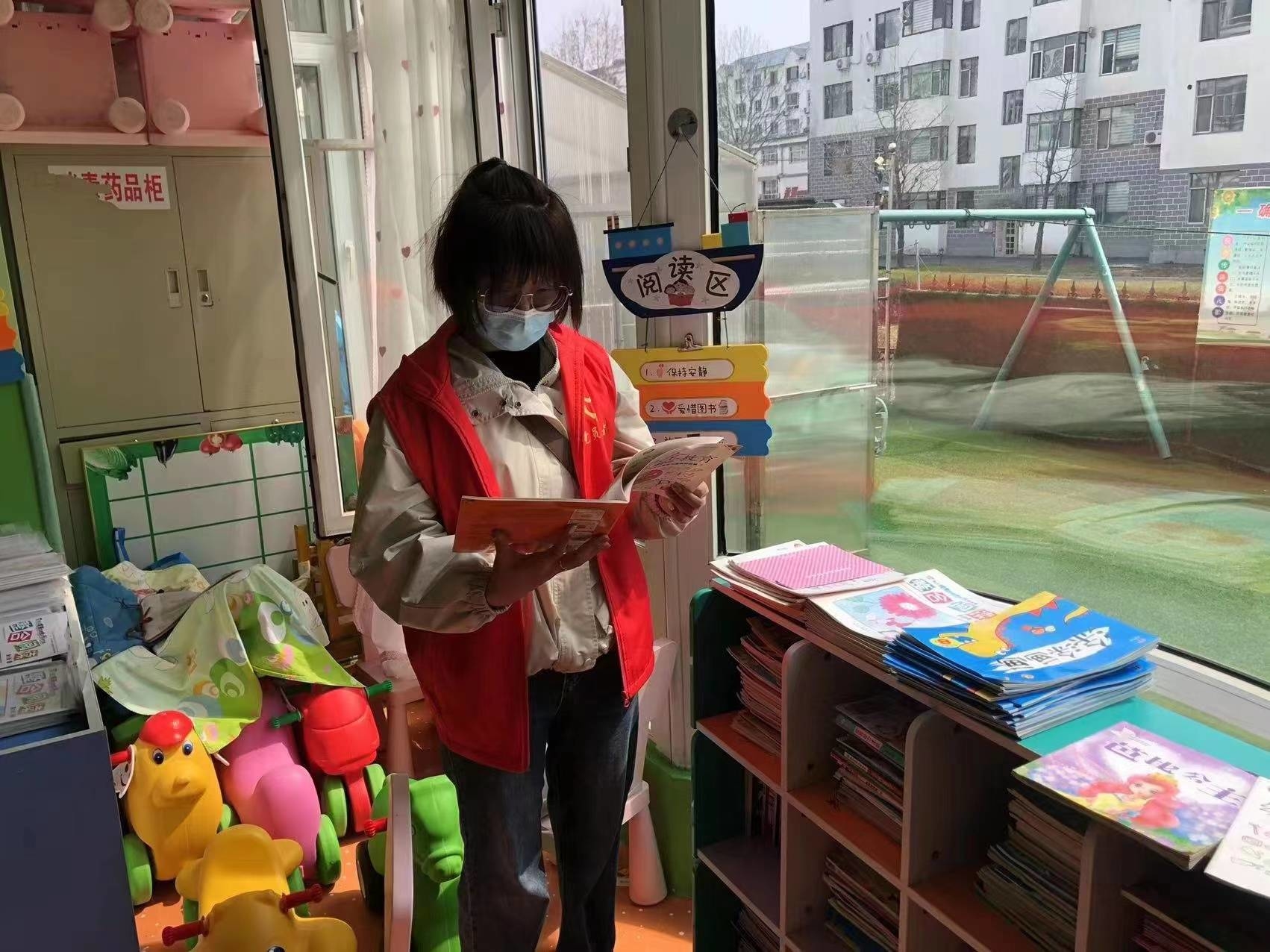 集安市黎明街道锦江社区开展“扫黄打非”宣传活动