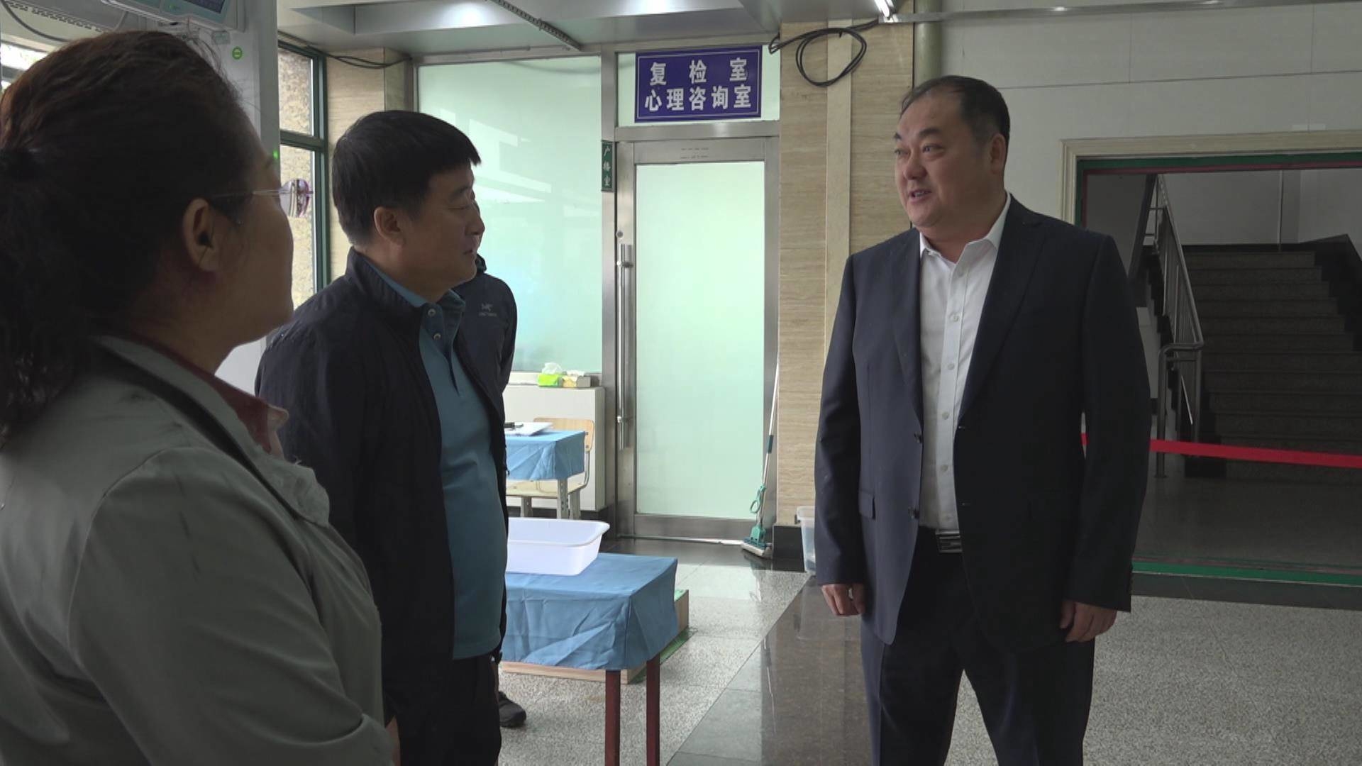 市委副书记、市长赵俊鹏检查高考考点准备工作