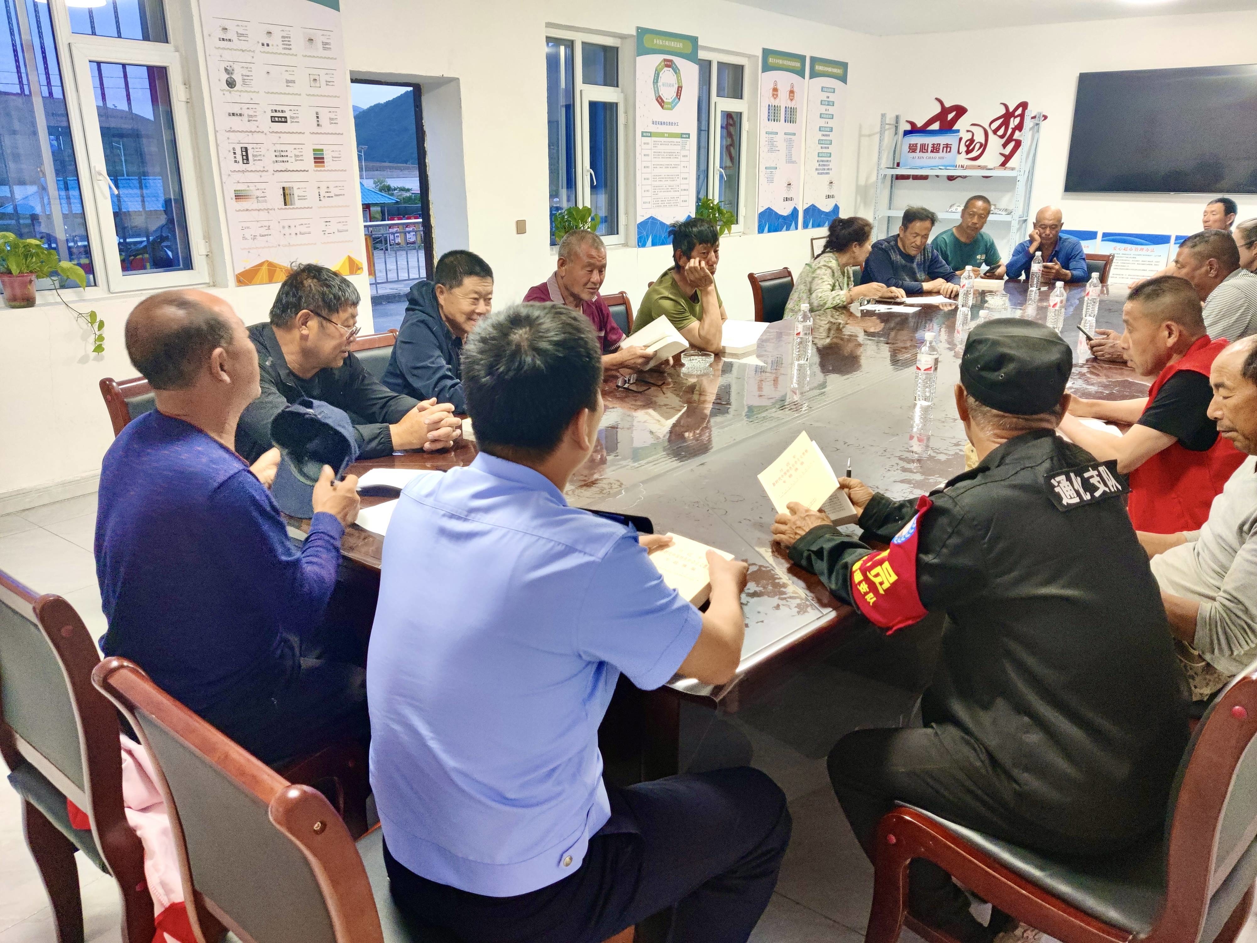 集安市青石镇望江村积极开展《习近平新时代中国特色社会主义思想专题摘编》阅读活动