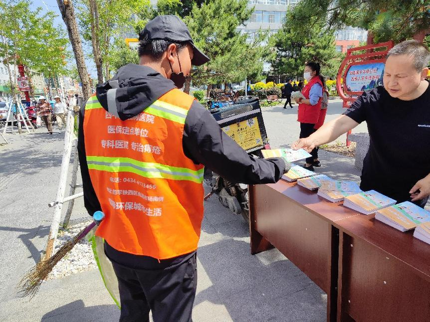 知风险 会避险 | 县民政局开展“关爱未成年人”主题宣传活动