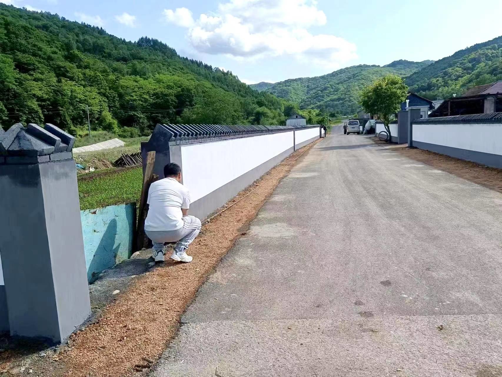 集安市清河镇：奏响围墙修建“进行曲”  助力乡村振兴“展新颜”