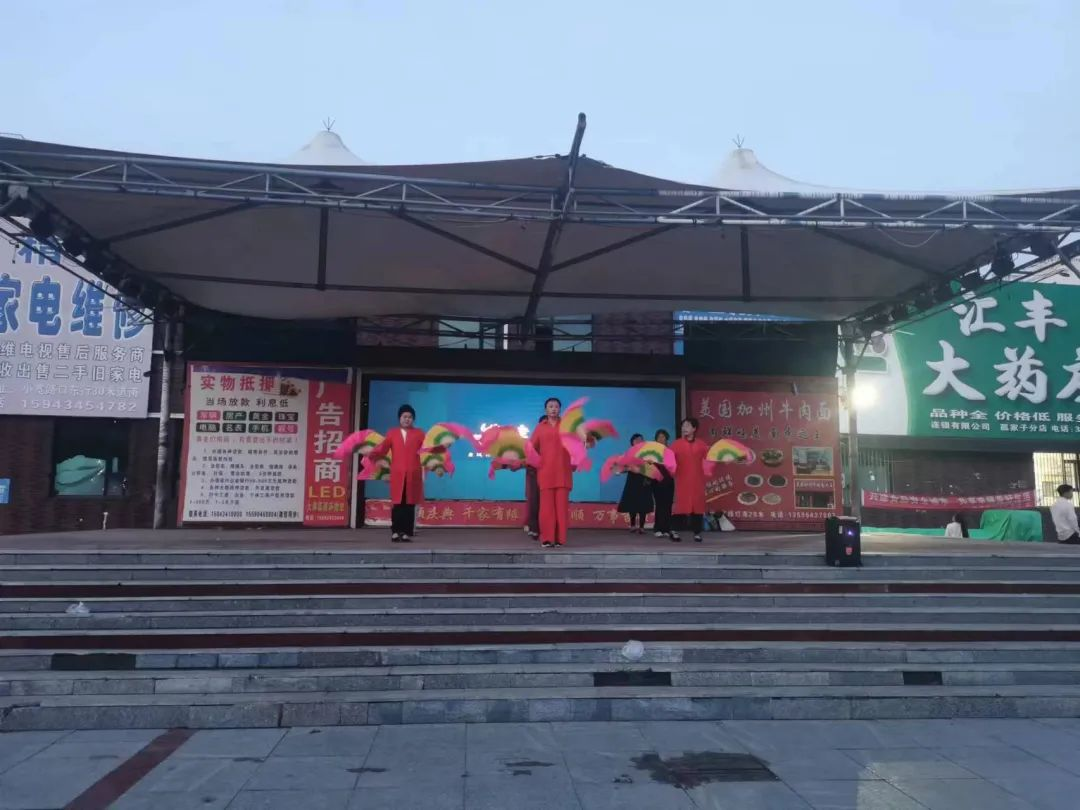 孤家子镇：点亮夏天！让群众夜生活丰富多彩