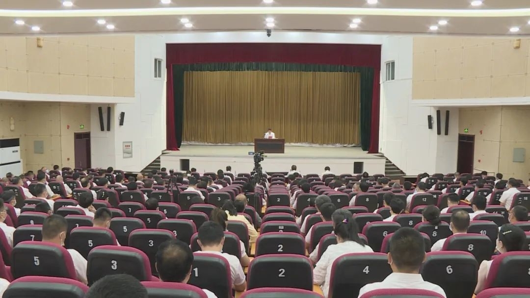 谢忠岩在主题教育专题党课上强调：始终贯彻党的创新理论 知行合一 奋力谱写中国式现代化建设的长白山地区新篇章