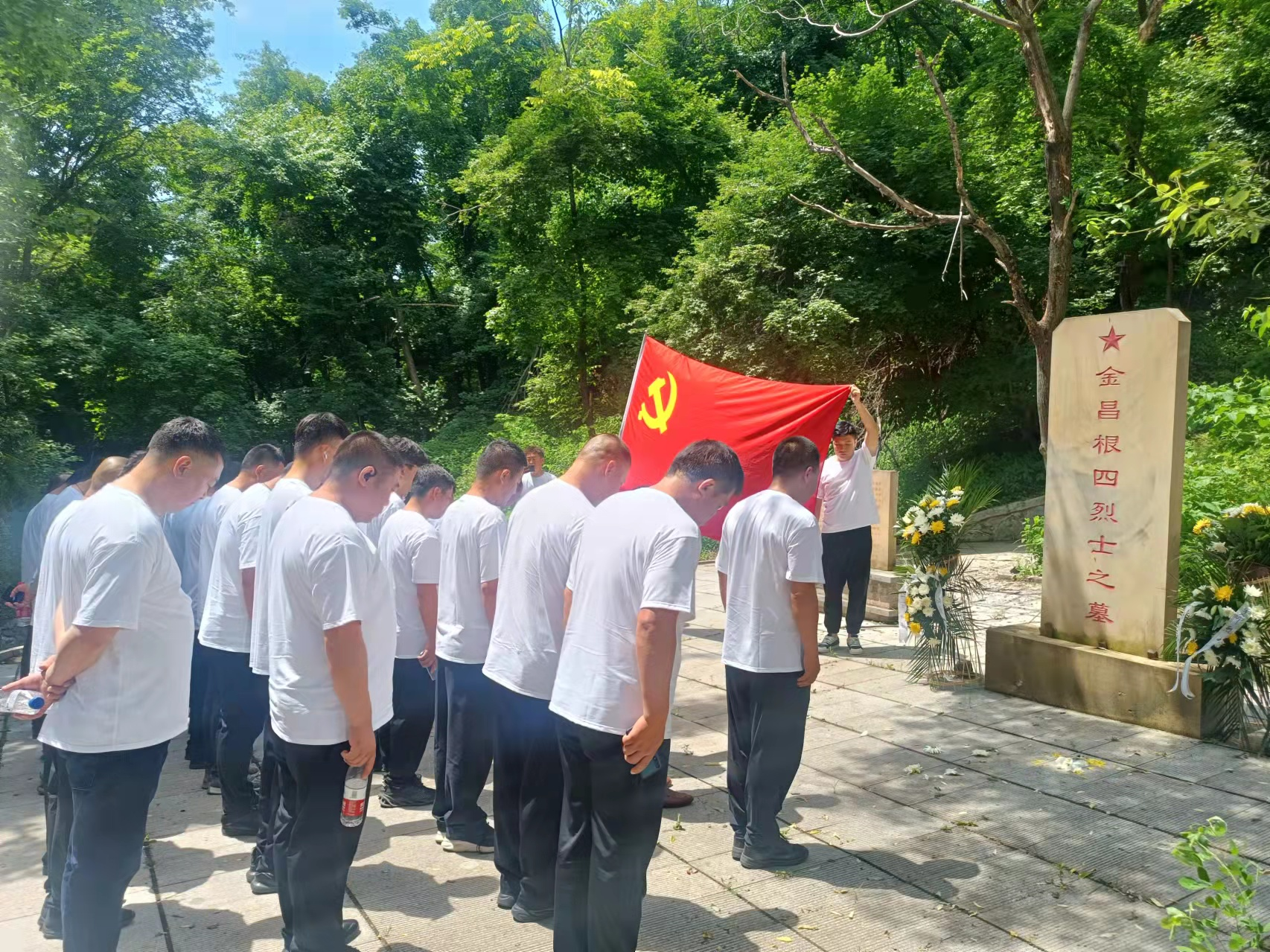 伊通行政执法大队开展“传承红色基因 涵养纯粹党性”七一主题党日活动