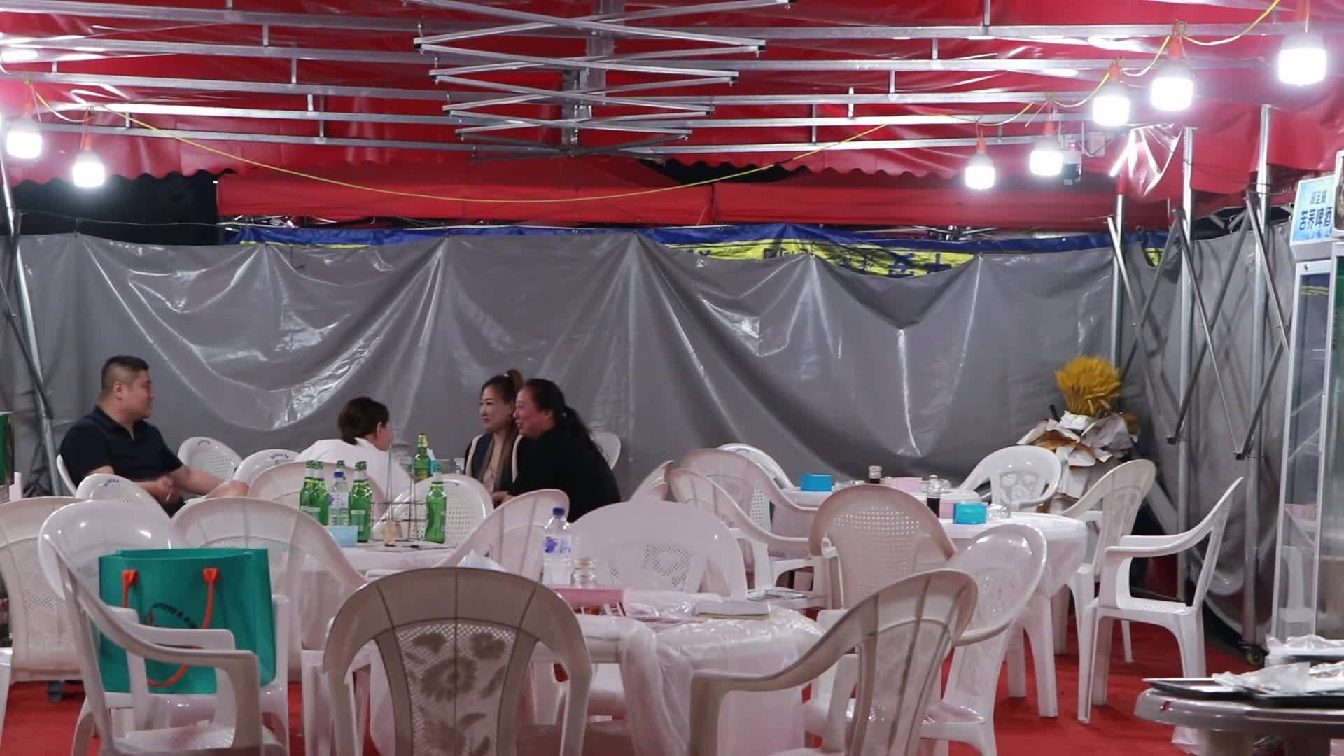 金街大排档无卫生间
