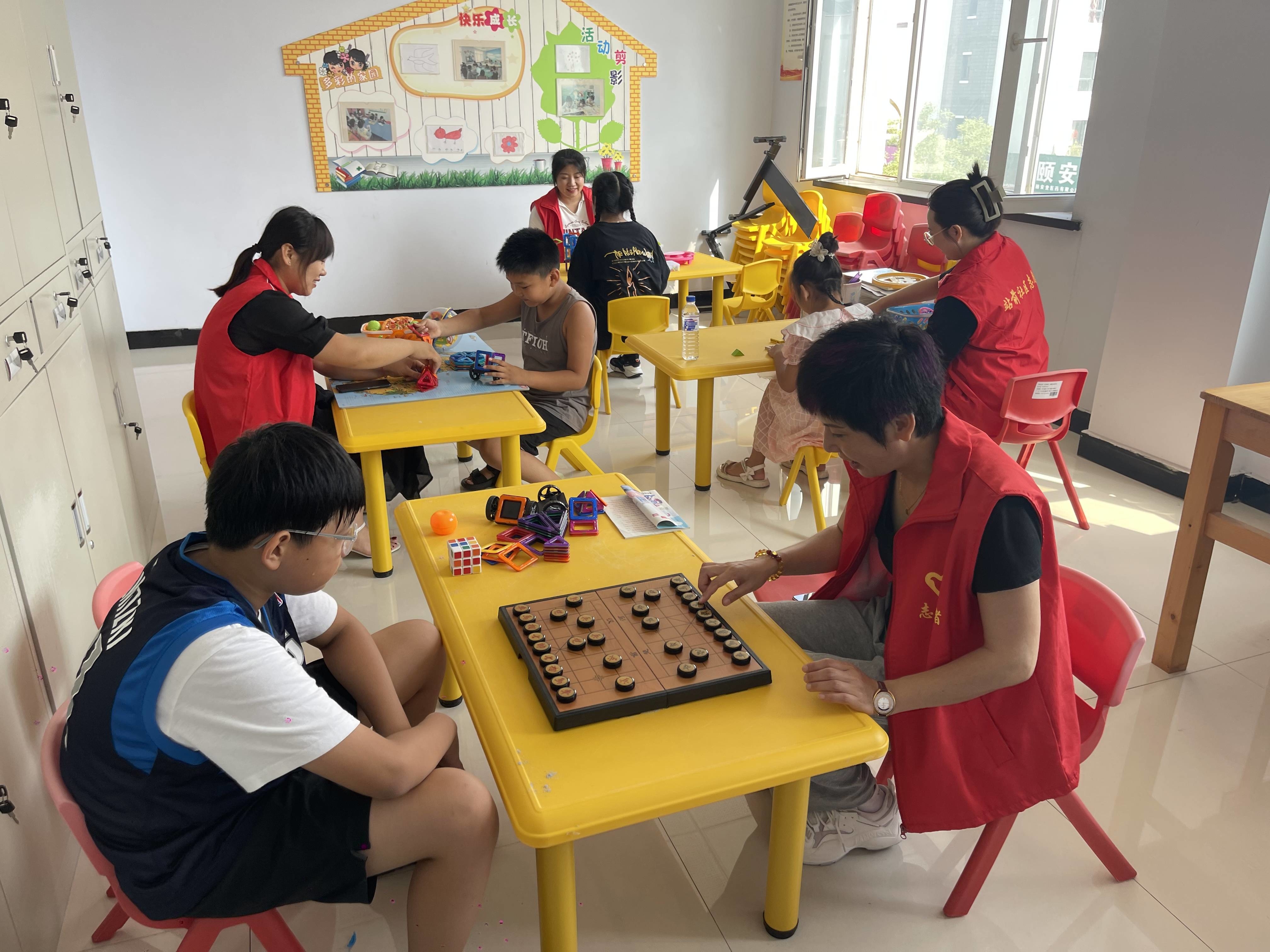 集安市城东街道站前社区开展暑期关爱青少年儿童系列活动