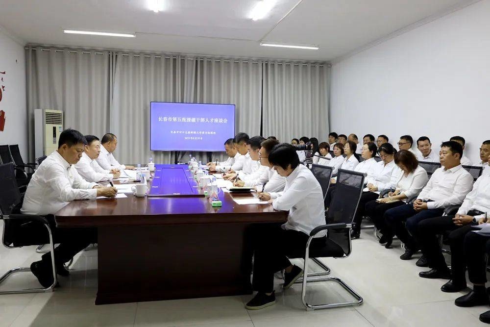 张恩惠赴新疆阿勒泰市看望我市援疆干部人才并召开座谈会：展现长春援疆干部良好形象 在新起点上高质量完成对口支援工作