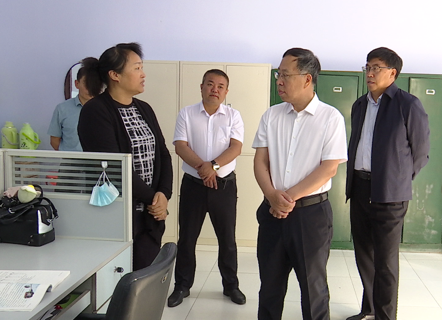 市委书记杨国辉教师节前夕看望慰问一线教育工作者
